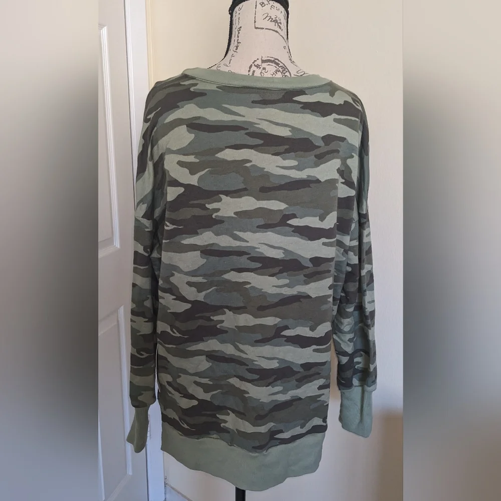 NWT CASLON Women's Camo Print Oversized Sweater Size Medium - Picture 5 of 6